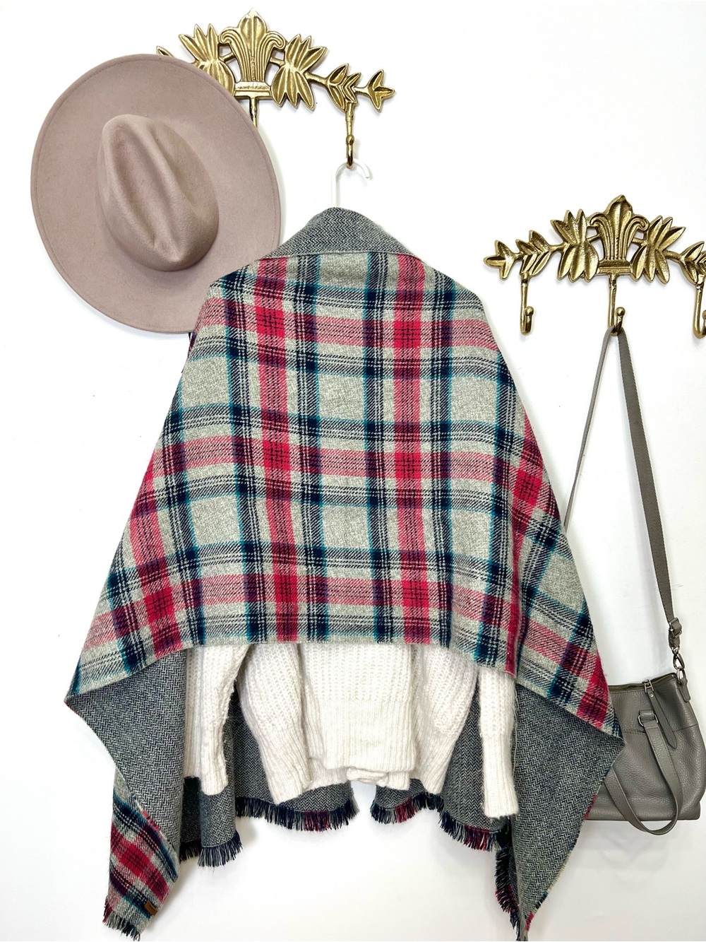 ROOTS Beautiful cozy plaid scarf/shawl - Picture 2 of 7